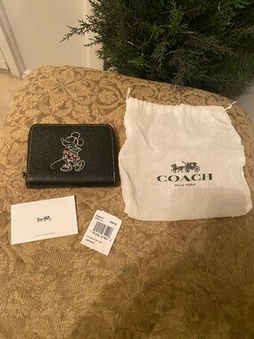 Coach Disney X Minnie Wallet NWT